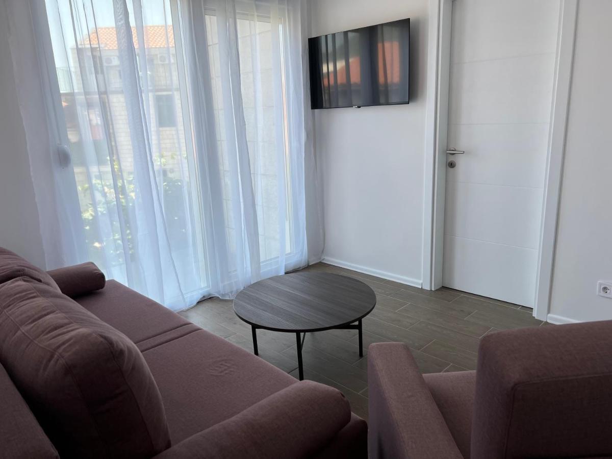 Madamik Apartments Bijela Εξωτερικό φωτογραφία