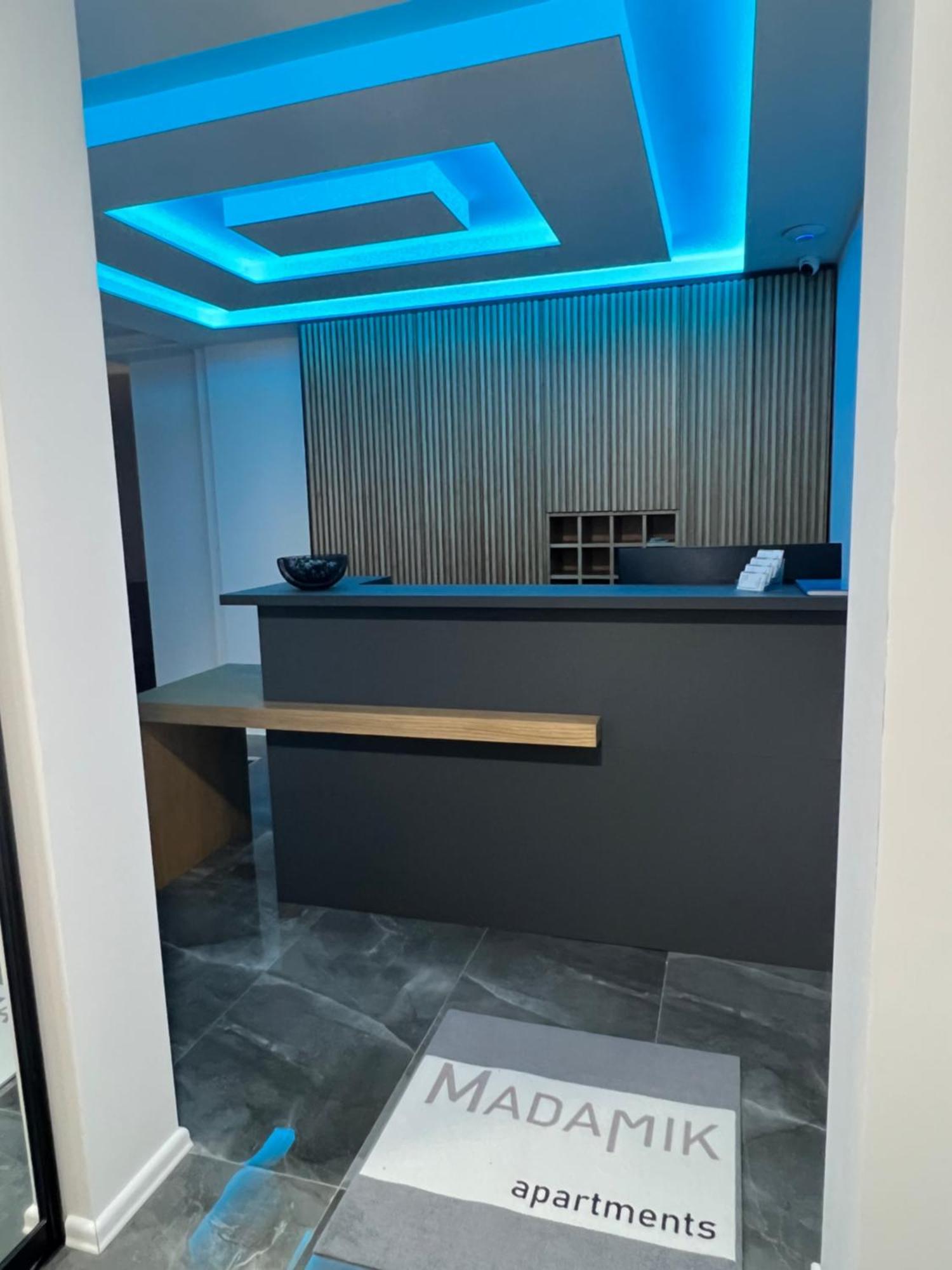 Madamik Apartments Bijela Εξωτερικό φωτογραφία