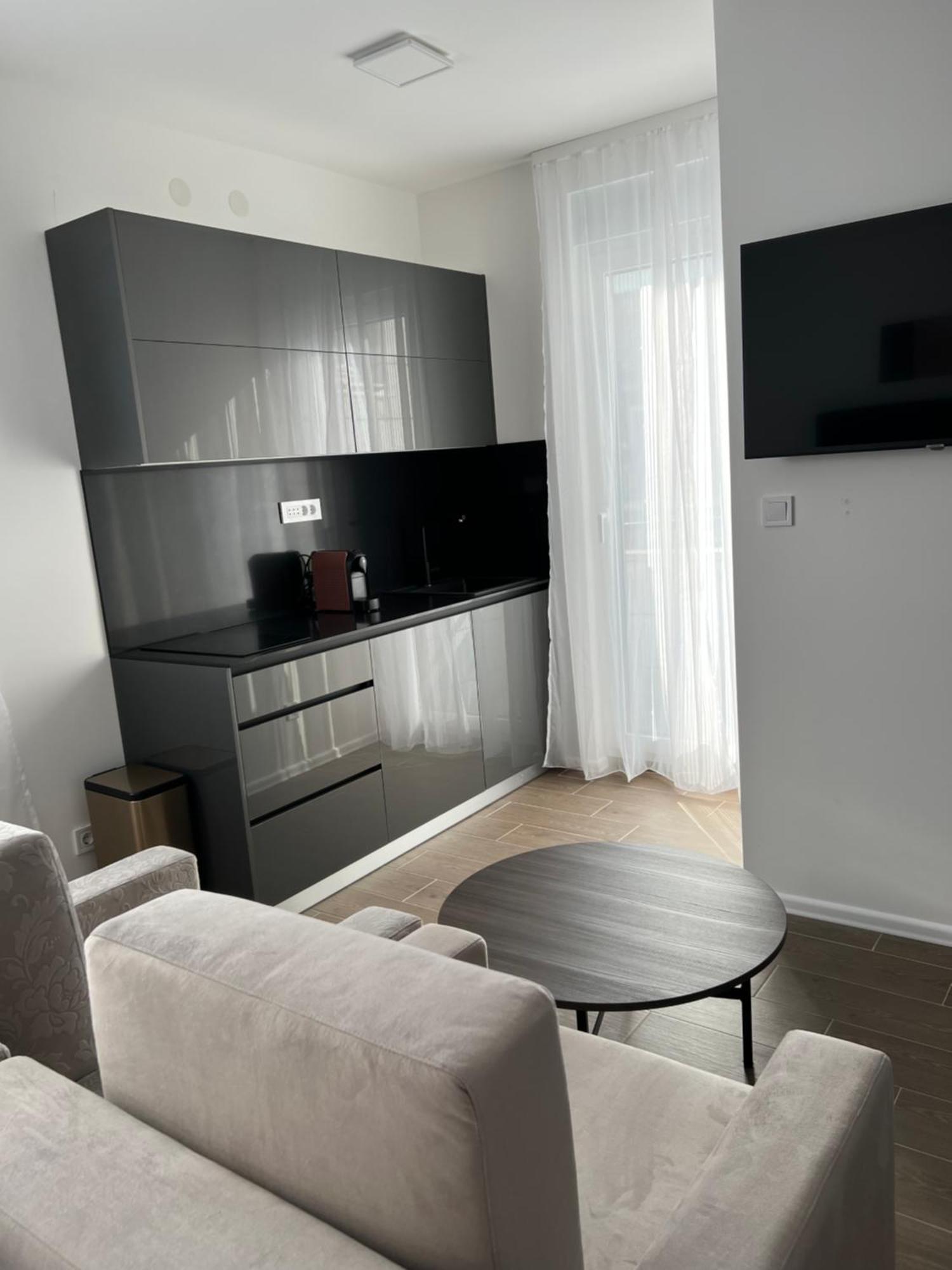 Madamik Apartments Bijela Εξωτερικό φωτογραφία